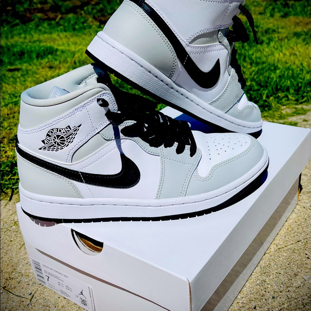 Jordan retro 1 mid